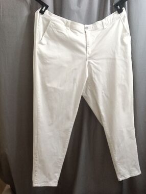 Woman's White Straight-Leg Jeans - Classic Casual Trousers